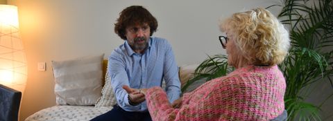 Stéphane Muraro en séance d'hypnose avec une cliente